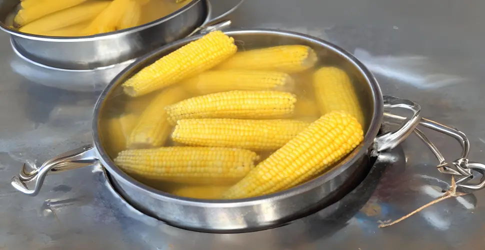 frozen-corn-boiling-.webp