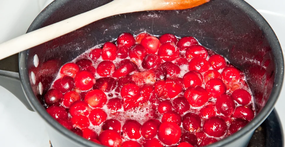 how-to-make-cranberry-sauce-3.webp