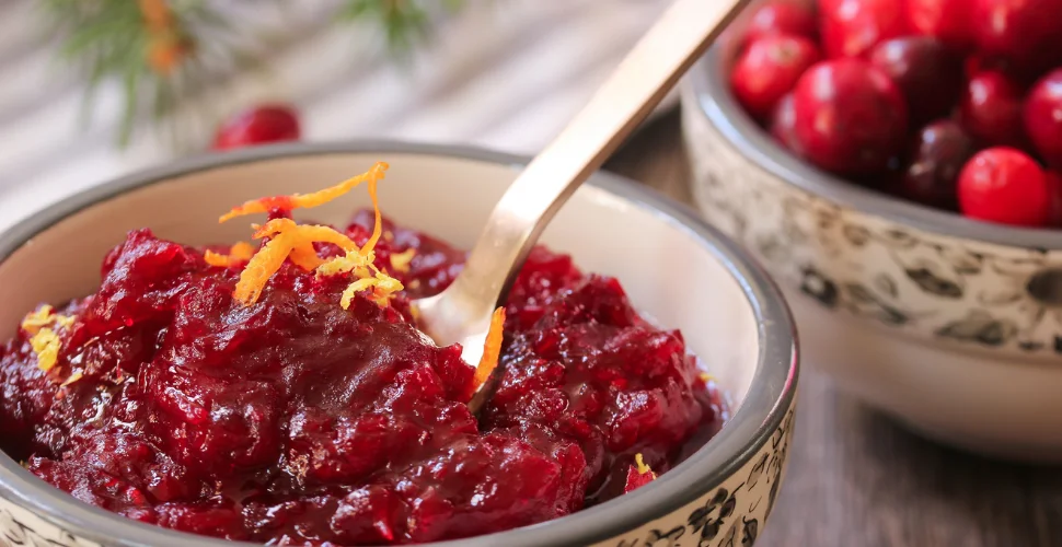 how-to-make-cranberry-sauce.webp