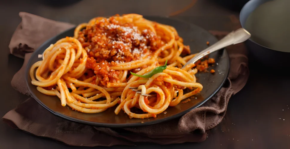 how-to-make-spaghetti-bolognese.webp