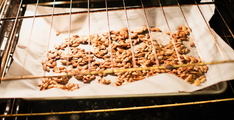 how-to-roast-pumpkin-seeds-2.webp