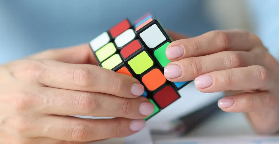 how-to-solve-a-rubik's-cube-2.webp