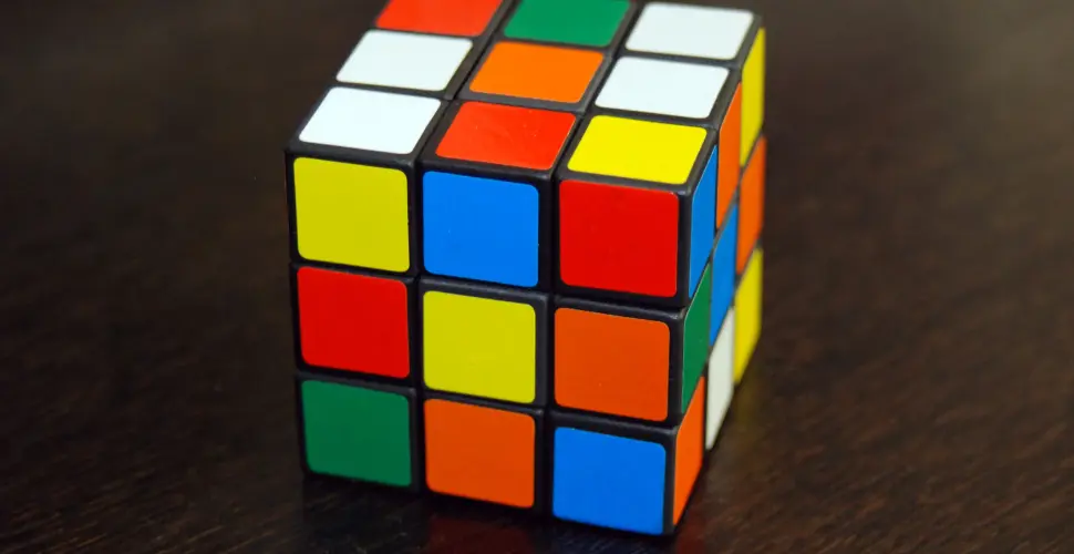 how-to-solve-a-rubik's-cube-3.webp