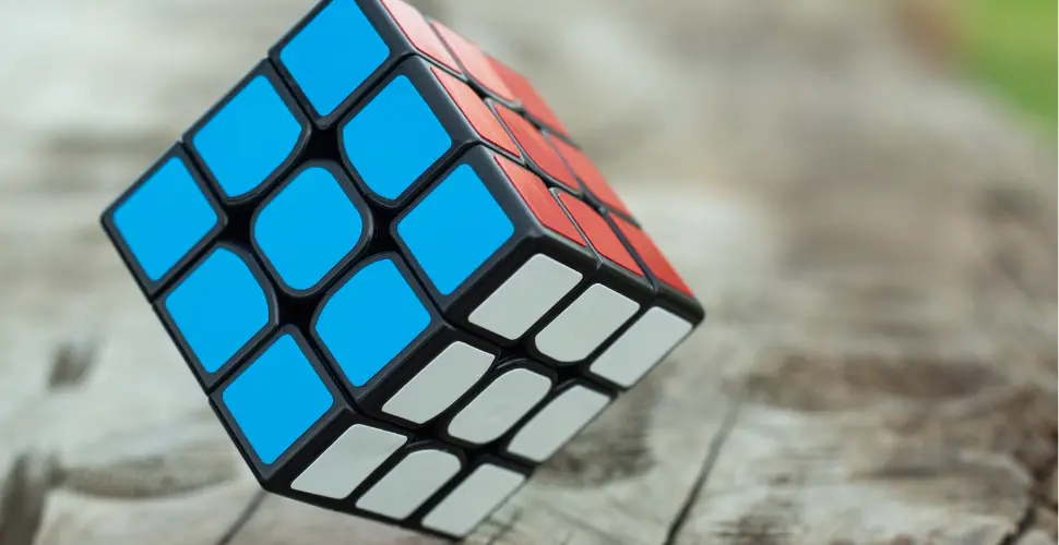 how-to-solve-a-rubik's-cube.webp