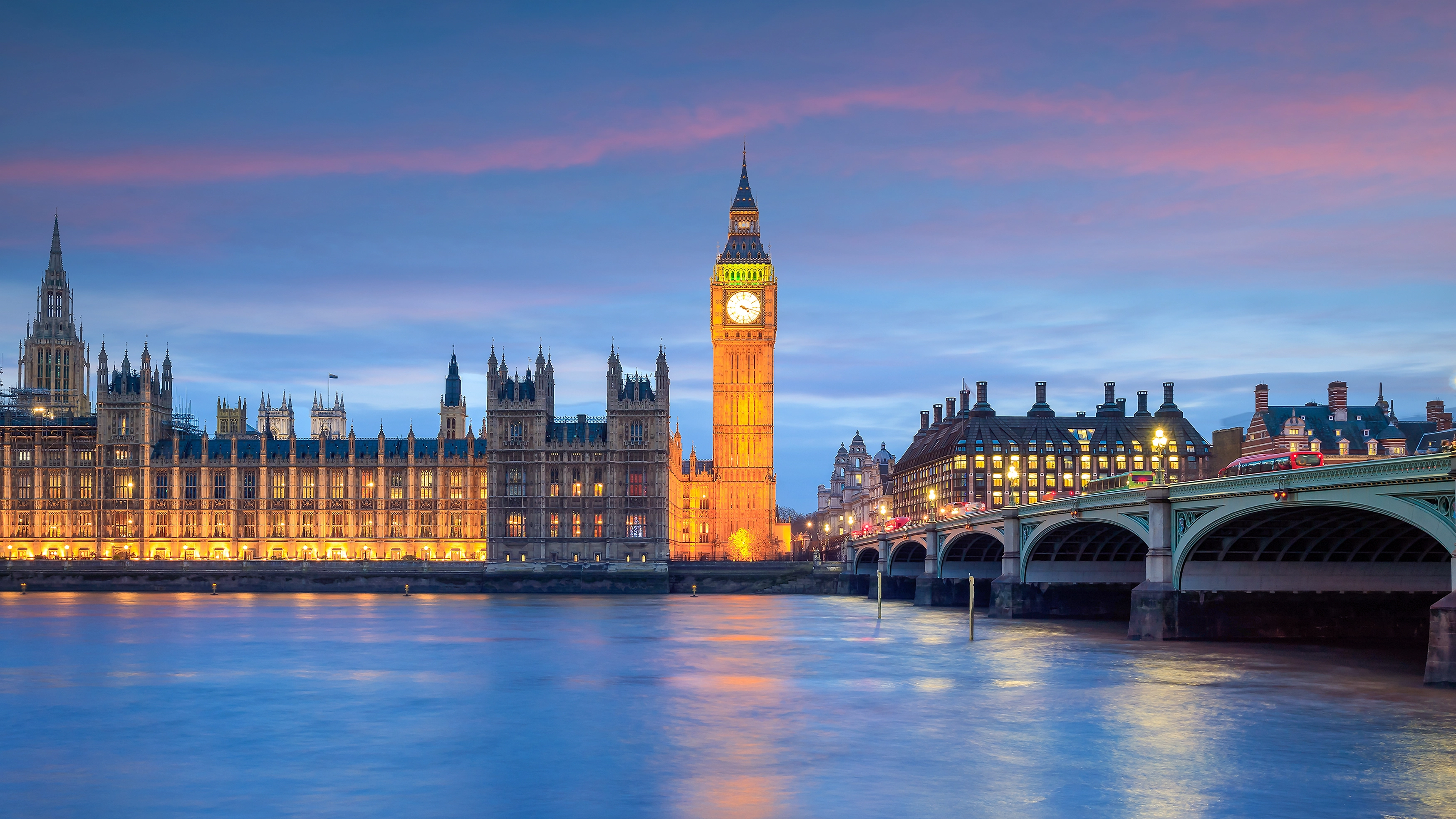 vecteezy_big-ben-and-houses-of-parliament-at-twilight_2169579.webp